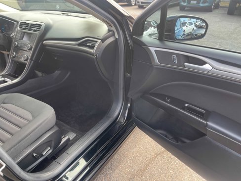 Used 2017 Ford Fusion SE image 13