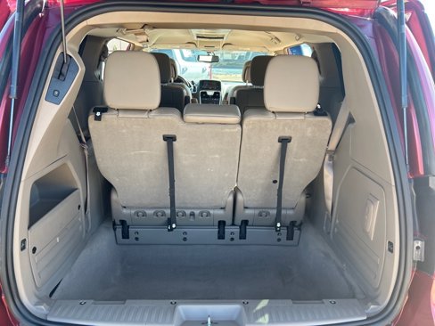 Used 2013 Chrysler Town & Country Touring image 17