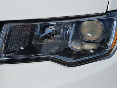 Used 2021 Jeep Grand Cherokee Laredo image 33