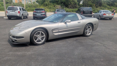 Used 2001 Chevrolet Corvette Coupe w/ Preferred Equipment Group1 image 19