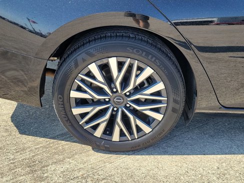 Used 2024 Nissan Altima 2.5 SV image 7