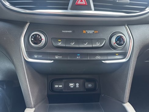 Used 2020 Hyundai Santa Fe SE image 19