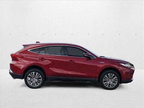 Used 2021 Toyota Venza XLE w/ Carpet Mat Package (TMS) image 4