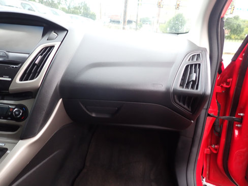 Used 2012 Ford Focus SEL image 32