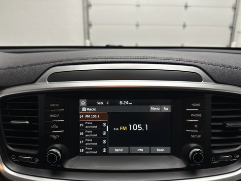 Used 2020 Kia Sorento LX image 28