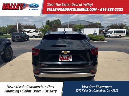 Used 2024 Chevrolet Trax LT w/ LT Convenience Package image 8
