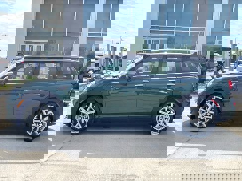 Used 2017 MINI Cooper Clubman image 4
