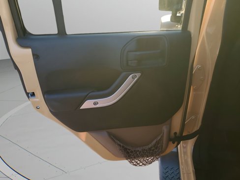 Used 2013 Jeep Wrangler Unlimited Sahara image 38