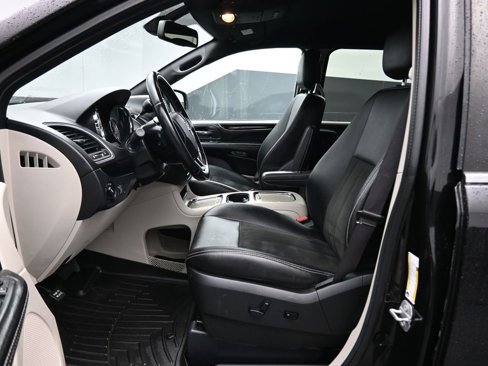Used 2019 Dodge Grand Caravan SXT image 11