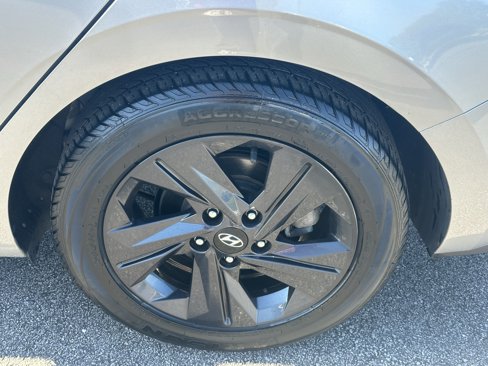 Used 2023 Hyundai Elantra SEL image 21
