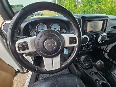 Used 2014 Jeep Wrangler Unlimited Sahara image 13