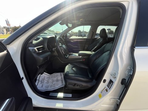Used 2021 Toyota Highlander Limited image 12