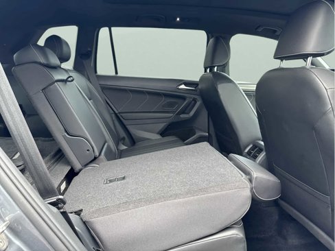 Certified 2022 Volkswagen Tiguan SE R-Line image 42