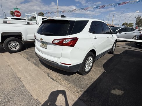 Used 2018 Chevrolet Equinox LS image 2