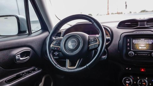 Used 2016 Jeep Renegade Limited image 16