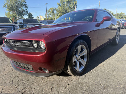 Used 2018 Dodge Challenger SXT image 1