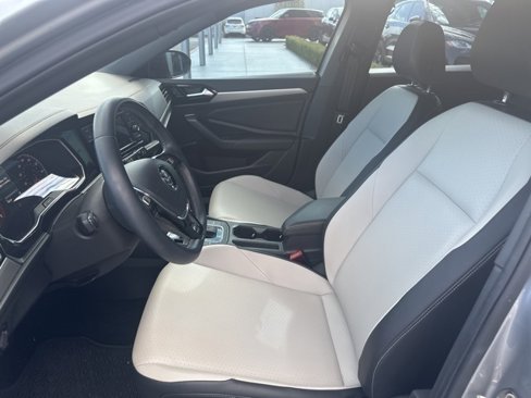 Used 2019 Volkswagen Jetta R-Line image 9