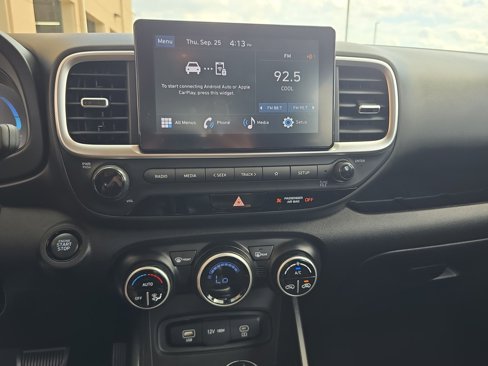 Used 2024 Hyundai Venue SEL image 22