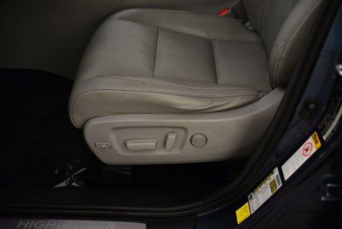 Used 2015 Toyota Highlander Limited image 26