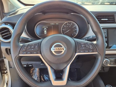 Used 2022 Nissan Versa SV image 15