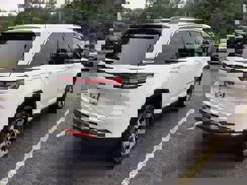 New 2023 Jeep Grand Cherokee 4WD 4xe w/ Luxury Tech Group II image 7