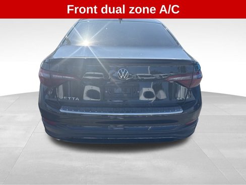 Used 2024 Volkswagen Jetta SE w/ Panoramic Sunroof Package image 4