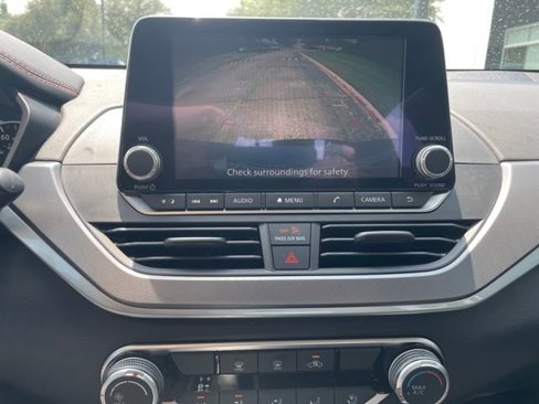Used 2024 Nissan Altima 2.5 SR image 2