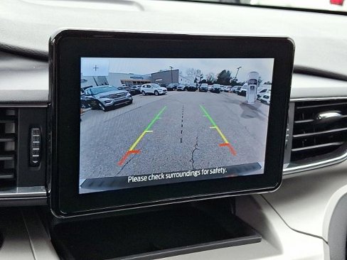 Certified 2022 Ford Explorer XLT w/ Equipment Group 202A image 18