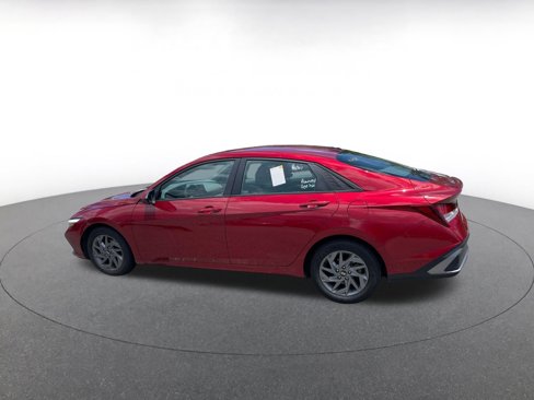 Used 2024 Hyundai Elantra SEL image 5
