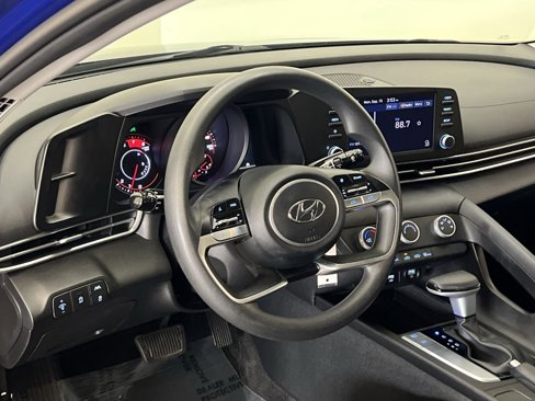 Used 2023 Hyundai Elantra SE image 14