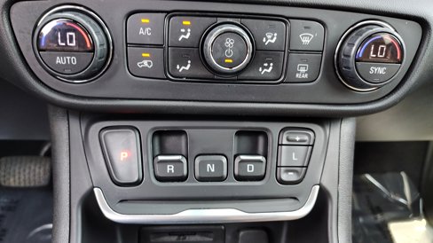 Used 2018 GMC Terrain SLT w/ Preferred Package image 28