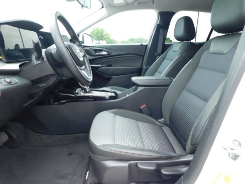 Certified 2025 Chevrolet Trax LT w/ Driver Confidence Package image 10