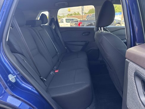 Used 2023 Nissan Rogue S image 7