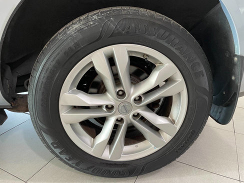 Used 2012 Nissan Rogue SV w/ Premium Pkg image 11