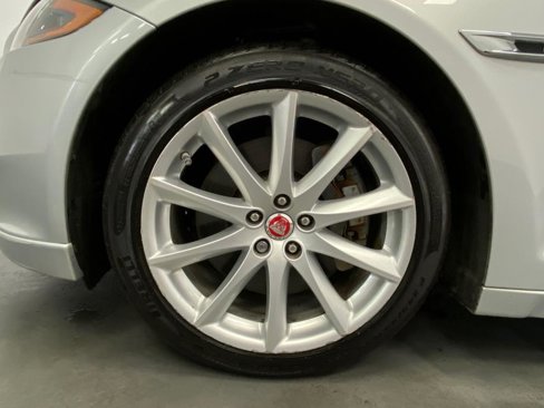Used 2017 Jaguar XJ R-Sport image 19