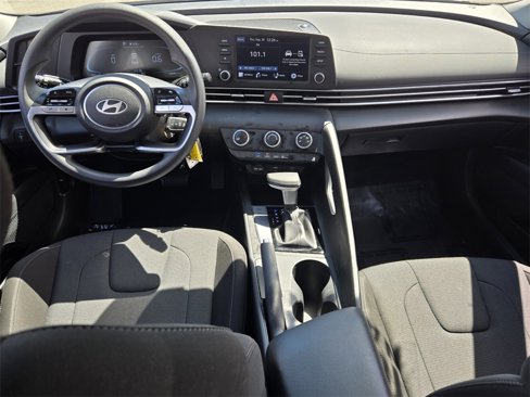 Certified 2024 Hyundai Elantra SE image 11