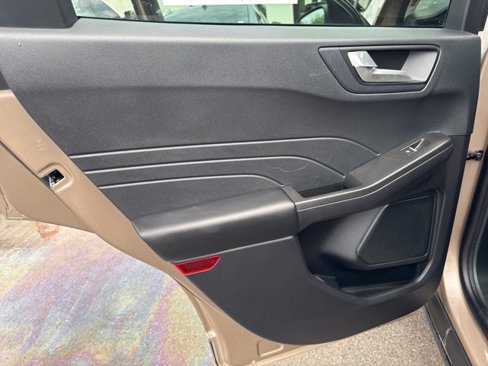 Used 2021 Ford Escape SE image 11