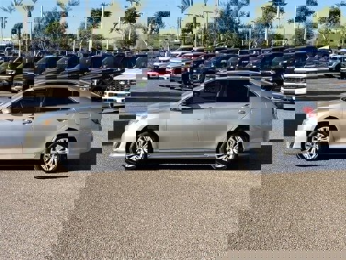 Used 2014 Toyota Camry image 2