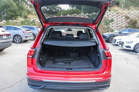 Used 2022 Volkswagen Tiguan SE image 25