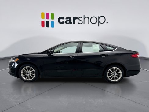 Used 2020 Ford Fusion SE image 2