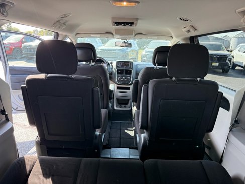 Used 2018 Dodge Grand Caravan SE w/ UConnect Hands-Free Group image 12