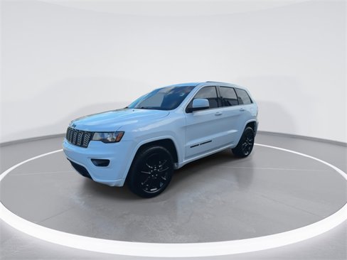 Used 2019 Jeep Grand Cherokee Altitude image 4