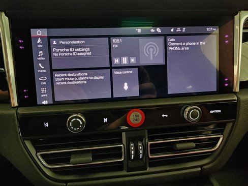 Used 2025 Porsche Macan image 15