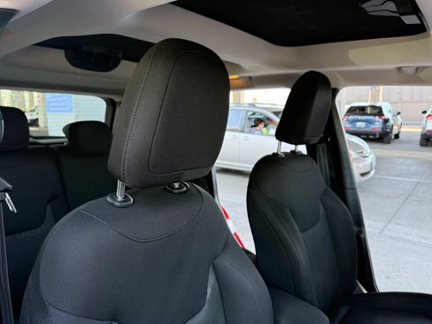 Used 2016 Jeep Renegade Latitude w/ Popular Equipment Group image 26