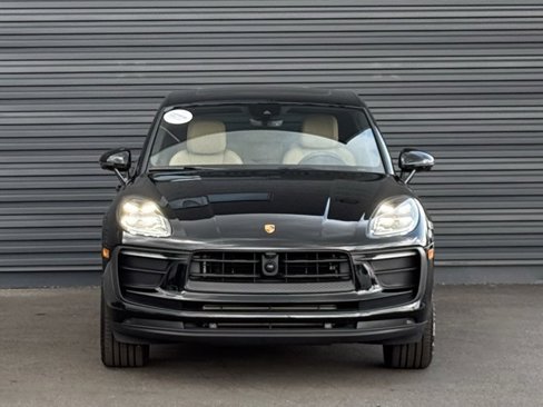 Certified 2025 Porsche Macan image 10