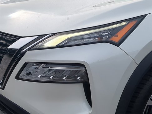 Used 2023 Nissan Rogue SV w/ SV Premium Package image 7
