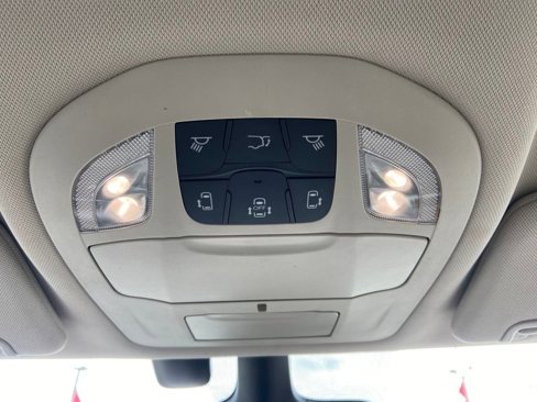 Used 2021 Chrysler Pacifica Touring image 31