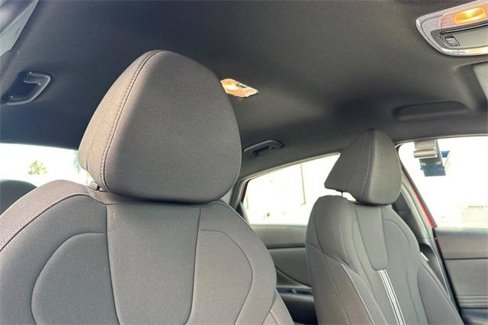 Certified 2025 Hyundai Elantra Sport image 17