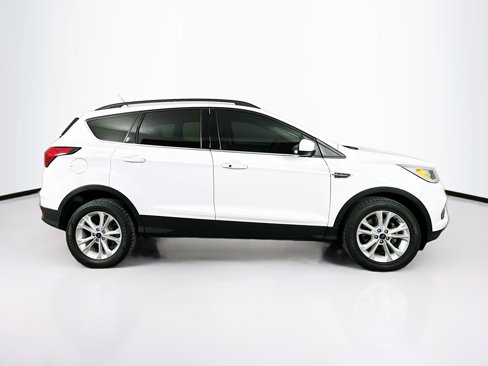 Used 2019 Ford Escape SEL image 10