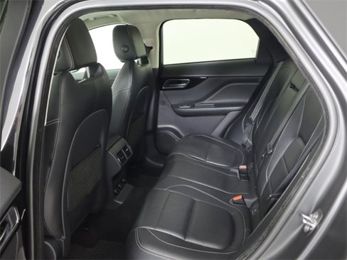 Used 2019 Jaguar F-PACE R-Sport image 15